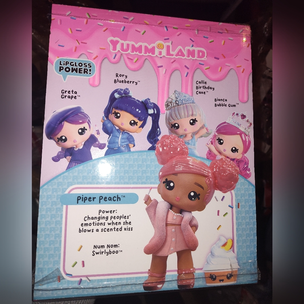 YummiLand Large Doll PiperPeach, Lip Gloss Pet And DIY Lipgloss Kit - Picture 3 of 7